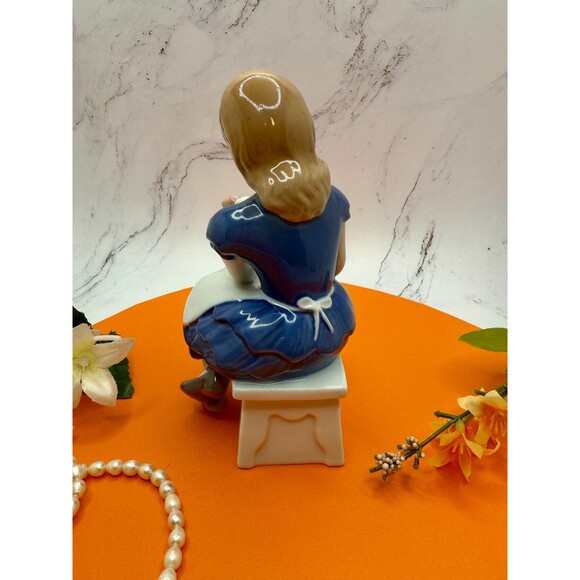 Copenhagen B&G Bing & Grondahl Ida's Flowers Girl W Tulips 2298 Figurine.‎ Mint - Picture 4 of 10